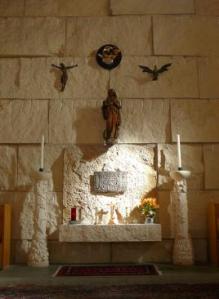 Imagen de la Virgen María y el tabernáculo 