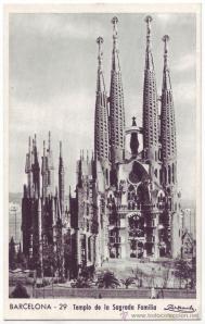Postal de la Sagrada Familia años 40.