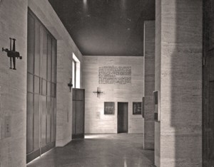 Atrio de la iglesia en el momento de su inauguración.