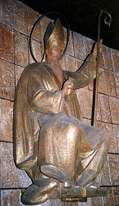Capilla de San Agustín de la iglesia de Santa Rita de Madrid. Imagen de Penella en madera de roble.