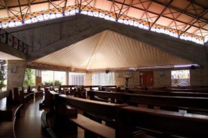 Interior de la Catedral María Madre de la Iglesia.