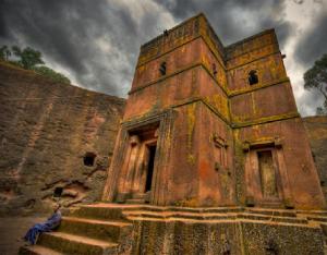 Vista desde abajo de la iglesia de San Jorge.