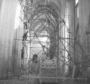 Obras de restauración en el crucero de la iglesia 