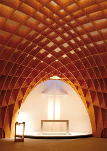 Altar de la iglesia de la autopista