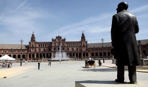 Estatua de Aníbal González
