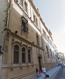 Fachada de la Capilla de los Luises a la calle Trajano.