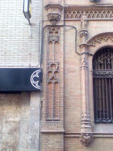 Detalle de fachada de capilla de los Luises