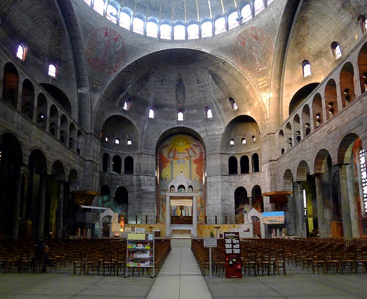 Interior del templo del Espíritu Santo en Paris (1920)